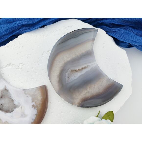 Druzy Agate Flat Moon Crystal Carving - Picture 4 of 8